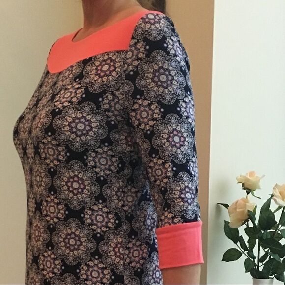 Final Sale | Navy and Coral 3/4 Sleeve Shift Tunic Paisley Dress - Picture 2 of 2